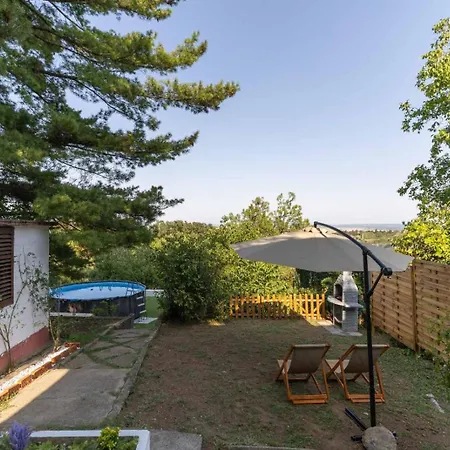 Kucica Na Brdu-zaklopaca