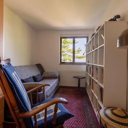 Kucica Na Brdu-zaklopaca * Zaklopaca (Belgrade)